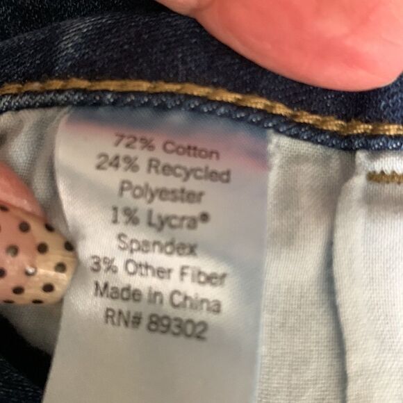 SO high-rise Shortie distressed shorts. Size 9/29 W - Picture 6 of 9